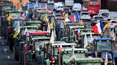 Konvoi traktor mendekati Paris, Lyon