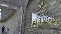 Un couple de Fugitifs des plus recherchés par Interpol depuis 20 ans ont été arrêtés à Abidjan en Côte d'Ivoire