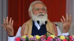 நரேந்திர மோதி அரசு 2019ஆம் ஆண்டில் சர்ச்சைக்குரியதாக கருதப்பட்ட மூன்று வேளாண் சட்டங்களை நிறைவேற்றியது.