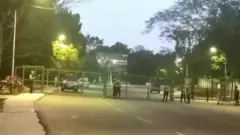 ရန်ကုန် အပြည်ပြည်ဆိုင်ရာလေဆိပ် အဝင်လမ်းကို တပ်မတော်က အာဏာသိမ်းတဲ့နေ့က လုံခြုံရေးယူထားစဉ်