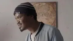 Sinqhiwe Goodman Sithole enweghị mmiri na-agba agaba maọbụ ọkụ latrik n'otu ụlọ dị na Johannesburg