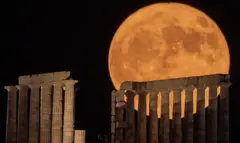 القمر العملاق