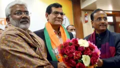 એકે શર્માનું ભાજપમાં કરાયેલું સ્વાગત