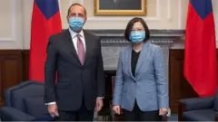 美國衛生部長訪問台灣 中國戰機穿越台海中線