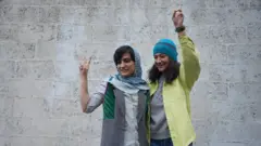 نیلوفر حامدی و الهه محمدی