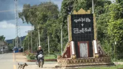 ပြန်လွတ်လာသူတွေကို လားရှိုးကို ခေါ်ပြီး မေးမြန်းစုံစမ်းနေဆဲဖြစ်တယ်လို့