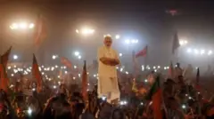 ভারতে বহু মানুষ এখন বিশ্বাস করে নরেন্দ্র মোদী একজন ঈশ্বর-প্রেরিত ত্রাণকর্তা যিনি সব সমস্যার সমাধান করে দেবেন।