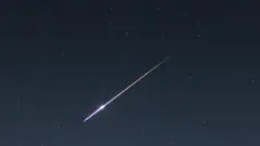 Uma imagem do vídeo do meteoro postado por Mary McIntyre que foi banido pelo Twitter