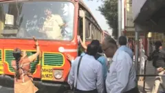एस टी बस