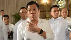 မစ္စတာ ဒူတာတေးက ABS-CBN သတင်းဌာနကို ထပ်ခါထပ်ခါ ဝေဖန်လာခဲ့