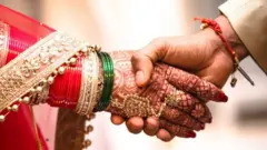 ஒரு பெண்ணை திருமணம் செய்ய விரும்பிய 4 பேர்: குலுக்கல் முறையில் மணமகன் தேர்வு