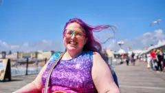 웃고 있는 여성