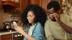 Young pipo wey dey use dia phone