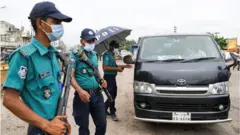 এবারের লকডাউনে কেউ বাইরে গেলে কঠোর সাজা দেয়া হবে বলে সতর্ক করে দিয়েছে সরকার