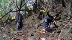 Desplazados de Mindat, en los bosques cercanos.