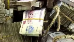 ইসলামী ধারার ব্যাংকে টাকা বিনিয়োগ করতে চান অনেকে
