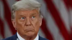 डोनाल्ड ट्रंप