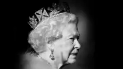 La Reine descend le Mall pour assister à l'ouverture officielle du Parlement le 15 novembre 2006 à Londres, Angleterre.