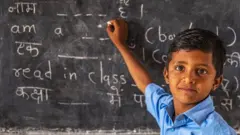 மாநகராட்சி பள்ளிகளில் ஹிந்தி திணிக்க ஏற்பாடா?
