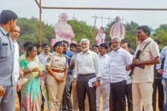 విశాఖపట్నంలో ప్రధానమంత్రి నరేంద్ర మోదీ బహిరంగ సభ ఏర్పాట్లు పరిశీలిస్తున్న విజయసాయి రెడ్డి