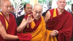 தனது கருத்து மொழிபெயர்ப்பில் நகைச்சுவையை இழந்துவிட்டது என்று தலாய் லாமா தெரிவித்திருக்கிறார்.