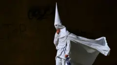 Un nazareno en Sevilla.