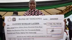Ku wa gatatu, umucukuzi w'amabuye y'agaciro wo muri Tanzania yabaye umuherwe amaze kugwa kuri 15kg z'ibuye rya Tanzanite, rifite agaciro ka miliyoni 3,4 z'amadolari y'Amerika