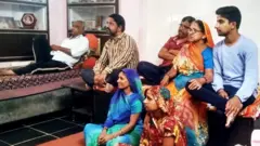 लोकेश तिवारी का परिवार घर मैं ही कैद