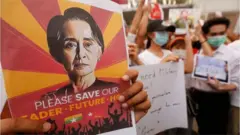 বিক্ষোভকারীরা সু চির মুক্তির দাবি জানিয়ে আসছে