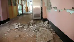 تضررت مدرسة ابتدائية في مدينة بوهانغ بكوريا الجنوبية جراء زلزال 2017
