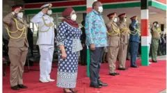 Samia akiwa na Uhuru