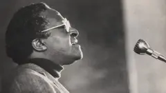 Десмонд Туту