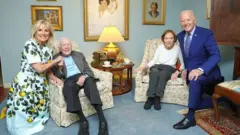Jill Biden, Jimmy y Rosalynn Carter, y Joe Biden