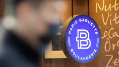 파리바게뜨 매장 간판이 보인다