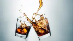 கேரளாவில் வீட்டு குழாயில் வந்த மதுபானம் - என்ன காரணம் தெரியுமா?