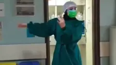 rəqs edən həkim