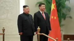 북한 노동신문은 10일 김정은 위원장의 4차 방중 사진을 지면에 보도했다