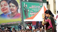 மெளனம் கலைக்கும் சசிகலா; அதிர்ச்சியை தாங்குமா அதிமுக?