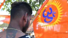 কর্নাটকের হিন্দুত্ববাদীরা দাবী তুলেছে মসজিদ থেকে মাইকে আজান দেওয়া বন্ধ করতে হবে