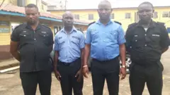Di officers inside di viral video