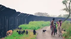 বাংলাদেশ-ভারত সীমান্তে কাঁটাতারের বেড়া