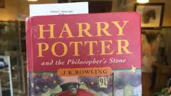 두 개의 오탈자가 포함된 이 책의 주인은 20년 전 스태포드셰어 도서관에서 1파운드에 책을 구매했다