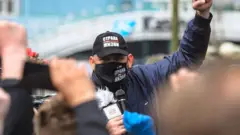 Блогер Тихановский руководит группой по сбору подписей за выдвижение Светланы Тихановской, его жены
