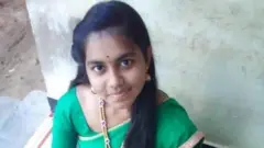 மாணவி