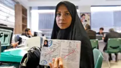 فاطمه صالحی دختر سرلشکر صالحی مشاور عالی بانک حکمت ایرانیان وابسته به ارتش جمهوری اسلامی ایران بوده است