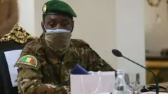 Colonel Assimi Goïta, chef de la junte militaire malienne, lors du sommet de la CEDEAO le 15 septembre 2020 à Accra au Ghana