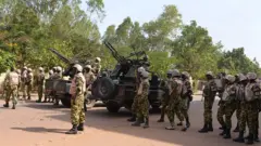 L'armée burkinabè affirme avoir tué trente-deux terroristes armés