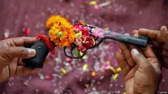 પ્રતીકાત્મક તસવીર