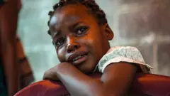 የምታለቅስ ታዳጊ