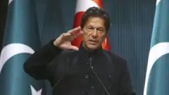 பாகிஸ்தான் பிரதமர் இம்ரான் கான்